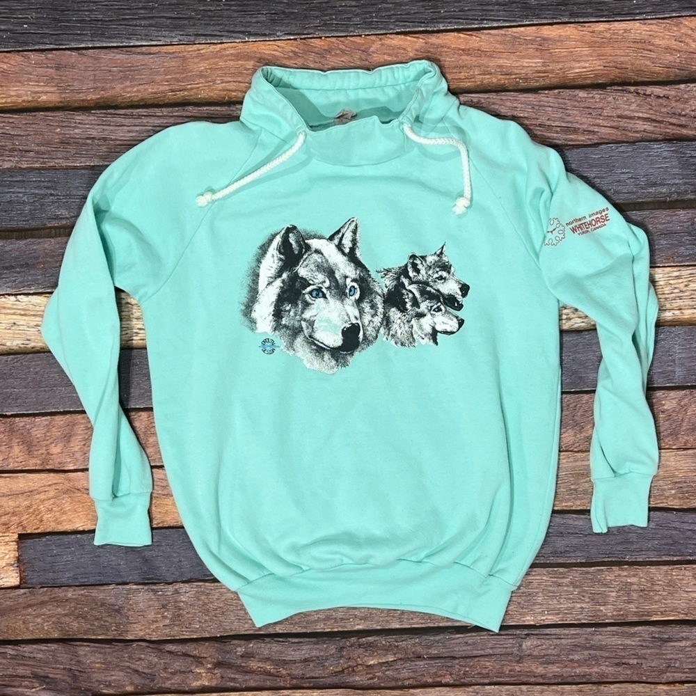 Vintage 1980s Yukon Canada Wolf Wolves Travel Tourism Sweatshirt